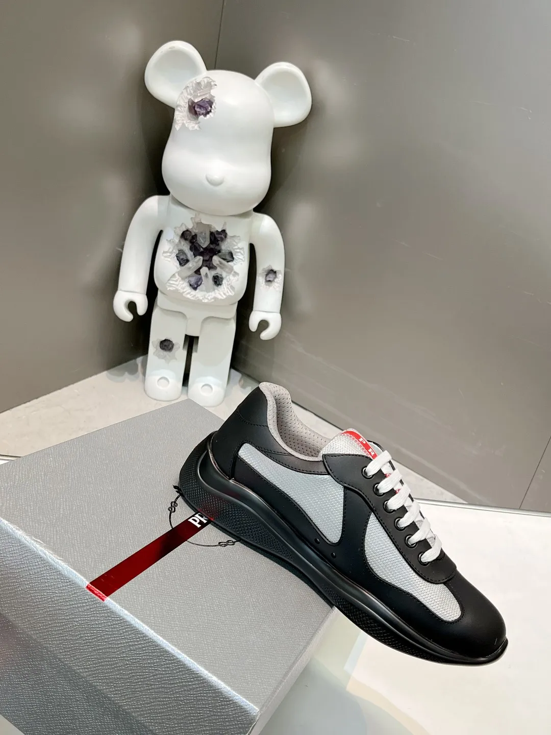 P680👟👟 Prada soft rubber and Bike fabric sports America’sCuP sneakers with Prada style have been redesigned, new fabrics and colors inject a new contemporary spirit into them. Size / 35-44 45 46 can be customized and non-returnable.